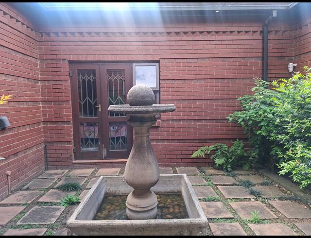 4 BEDROOM CLUSTER TO LET IN BRYANSTON